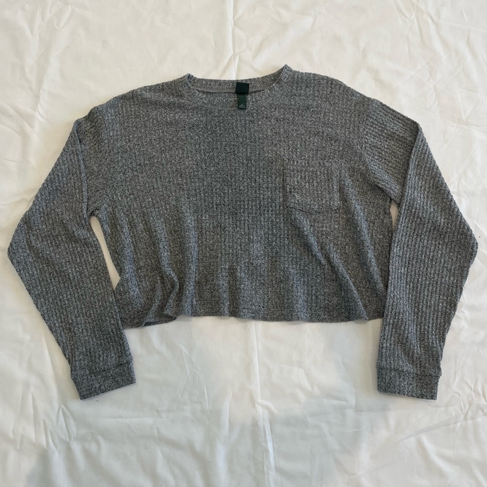Grey cropped sweater top